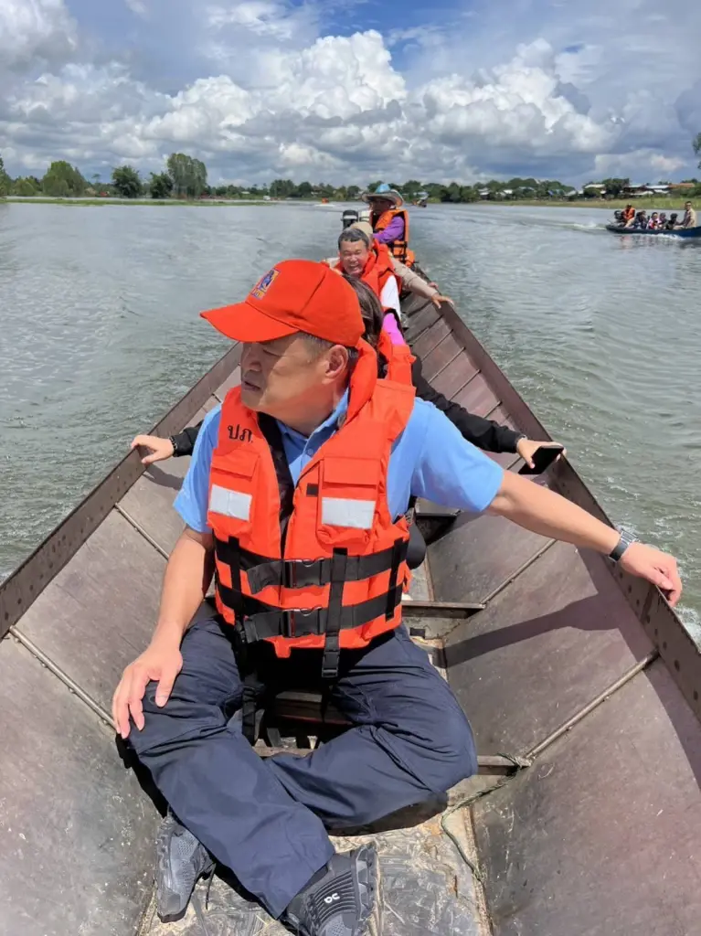 อนุทิน ลงพื้นที่กาฬสินธุ์ เยี่ยมผู้ประสบภัยน้ำท่วม
