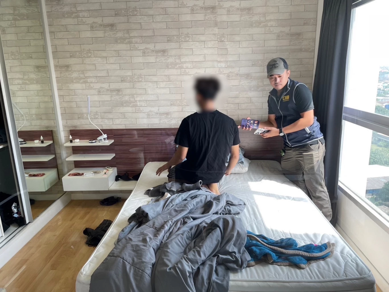 ปคม.รวบผัวเมียลวงสาวมอมเหล้า ตั้งกล้องถ่ายคลิปสวิงกิ้งขายกลุ่มลับ