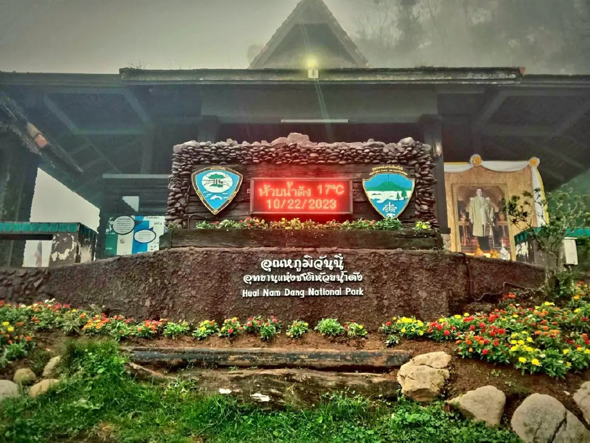 นักท่องเที่ยวแห่ขึ้นดอยรับลมหนาว-ชมธรรมชาติในช่วงวันหยุดยาว