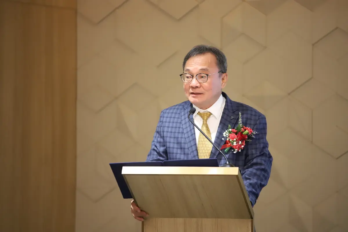 นายนคร ศิลปอาชา ประธานกรรมการสถาบันคุณวุฒิวิชาชีพ