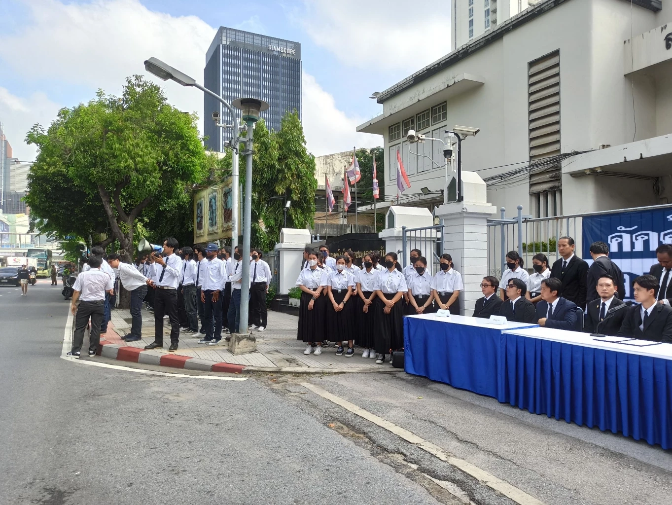 เด็กอุเทนฯ รวมตัวคัดค้านการย้ายสถาบัน