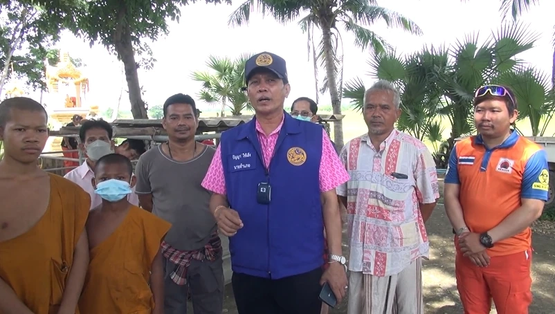 อึ้ง! ลูกหมูเกือบร้อยตัว ถูกทิ้งริมทาง เณรไปบิณฑบาตเจอ เอากลับมาดูแลที่วัด