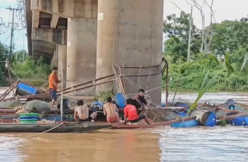 "น้ำน่าน" ไหลเชี่ยว พัดกระชังปลาหลุด ไหลตามน้ำ เสียหายนับล้าน