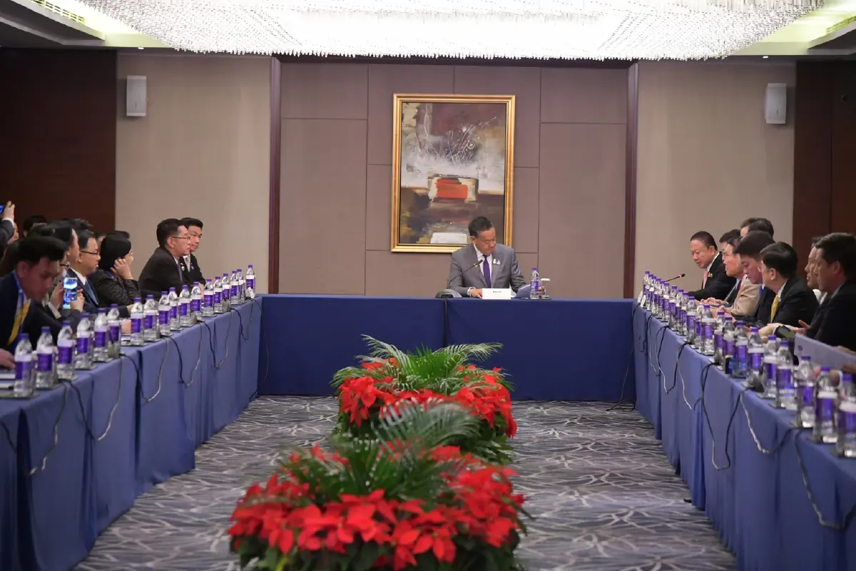 นายกฯ เข้าฟังบรรยายสรุปของ นักลงทุนไทย-จีน ที่ประชุมร่วมกันเพื่อขยายโอกาสทางธุรกิจการค้าการลงทุน