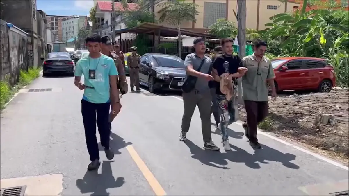 รวบแล้วหนุ่มเมายาอี ชักยิงปืนมั่วกลางชุมชน ถูกรถชาวบ้านเสียหาย