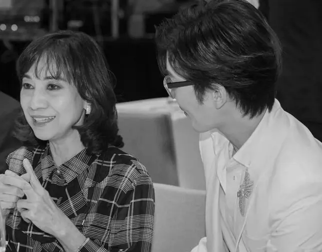 “ไฮโซแม็ก ธนันท์วรุตม์ ” สูญเสียคุณแม่บุญธรรม เผาของสุดรัก 4 ล้านไปพร้อมร่าง