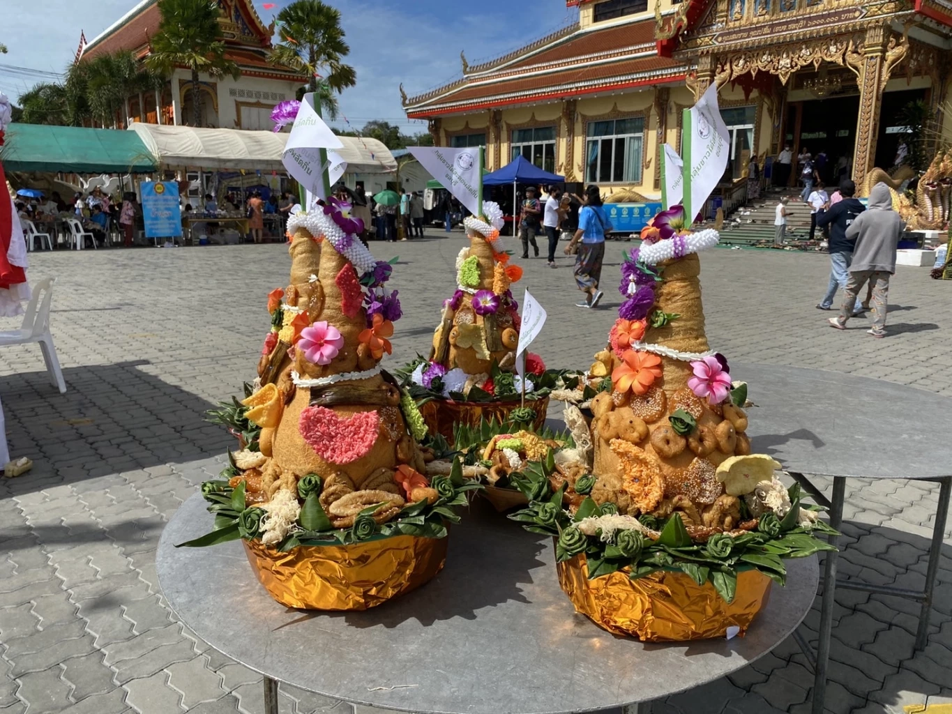 ชมรมชาวใต้ศรีราชา สืบสานประเพณี จัดงานสารทเดือนสิบ ทำบุญให้ผู้ล่วงลับ