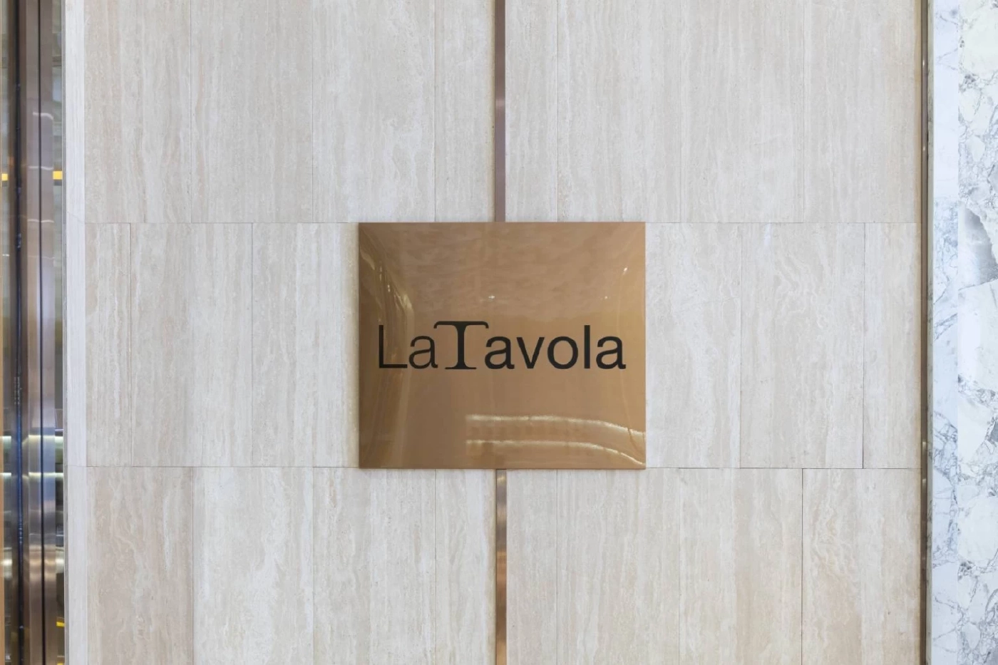 อร่อยเลาะริมชายฝั่งทะเลเมดิเตอร์เรเนียนที่ ลา ทาโวลา (La Tavola)