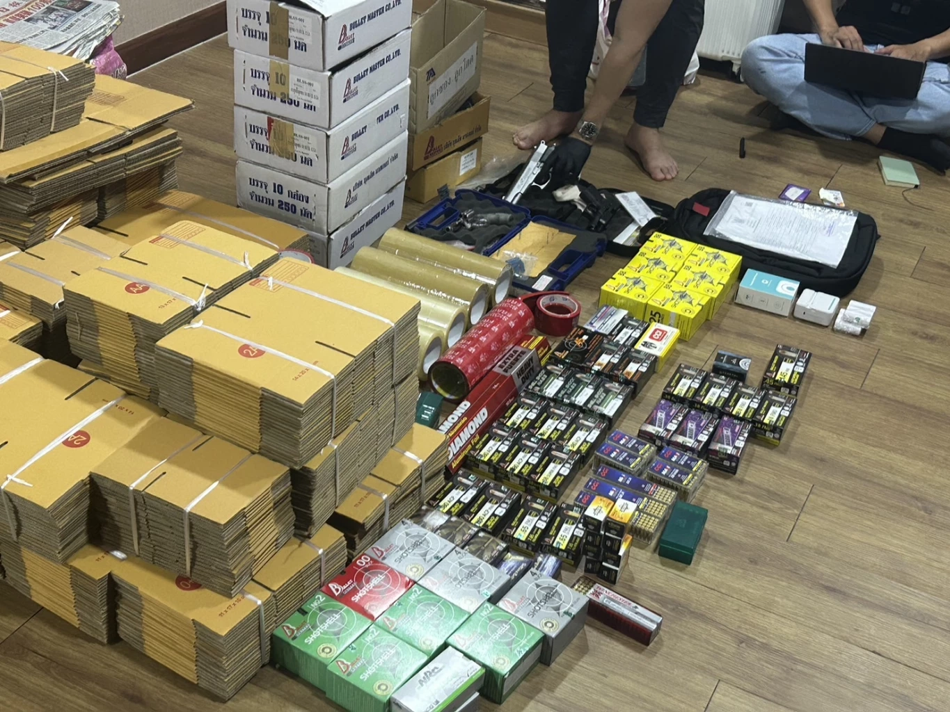 รวบอีก แก๊งค้าขายกระสุนปืนให้เด็กกราดยิง ยึดของกลางเกือบ 3 พันนัด