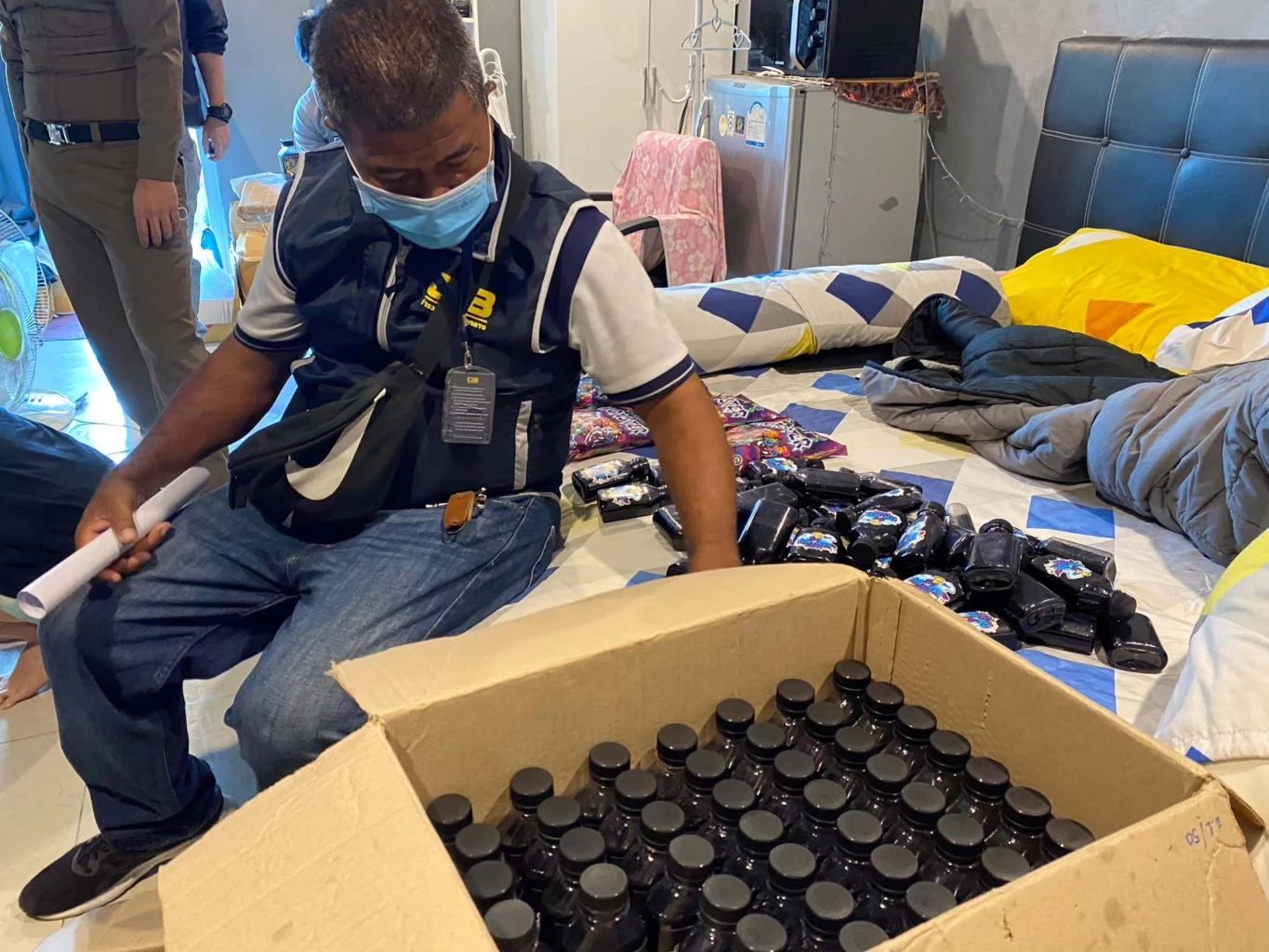 บุกทลายแหล่งขายน้ำหวานผสมโคเดอีน ยึดของกลางมูลค่านับล้าน