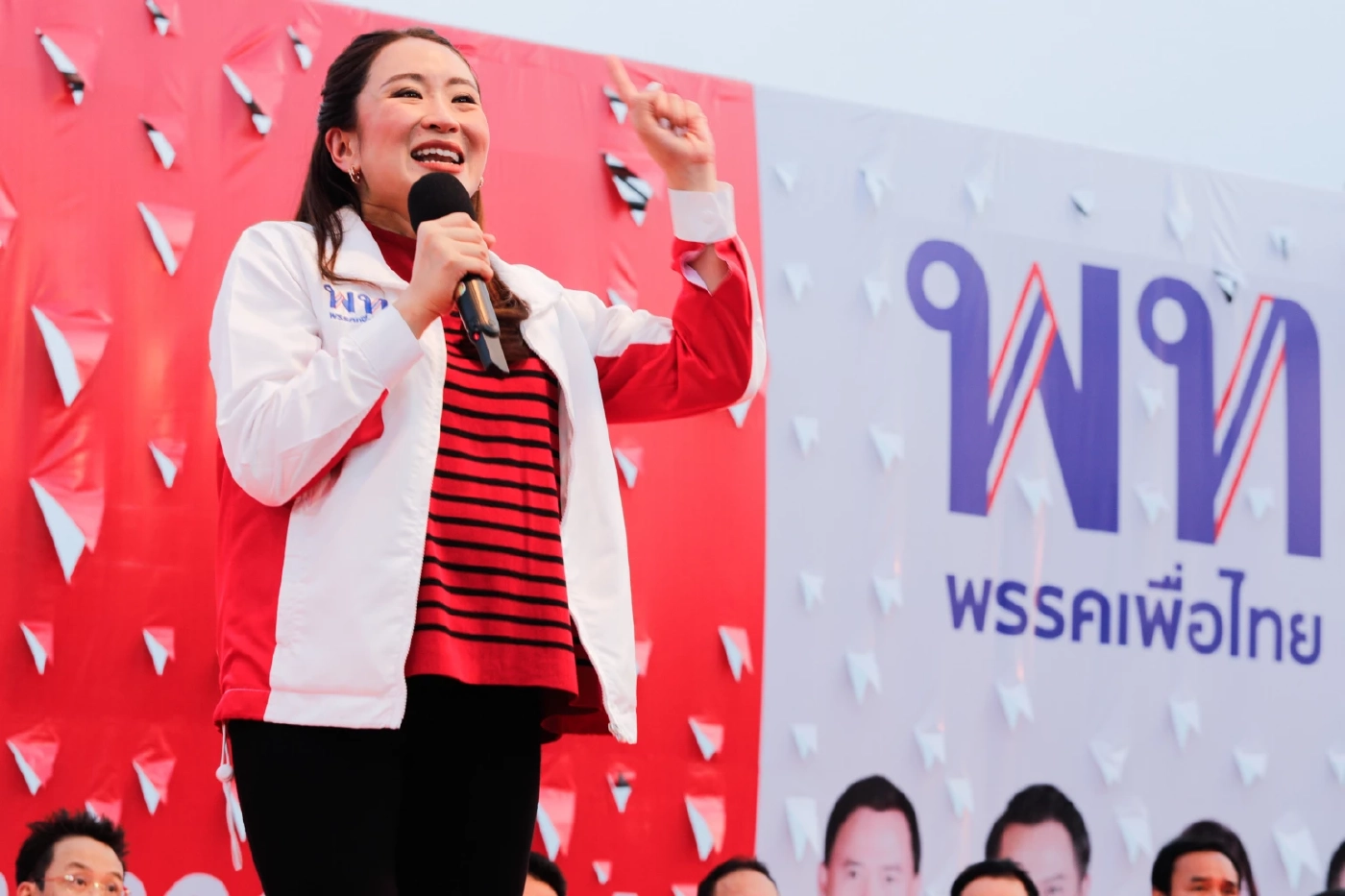'อุ๊งอิ๊งค์' จากเด็กฝึกงานร้านแมคฯ สู่ว่าที่นายหญิงเพื่อไทย