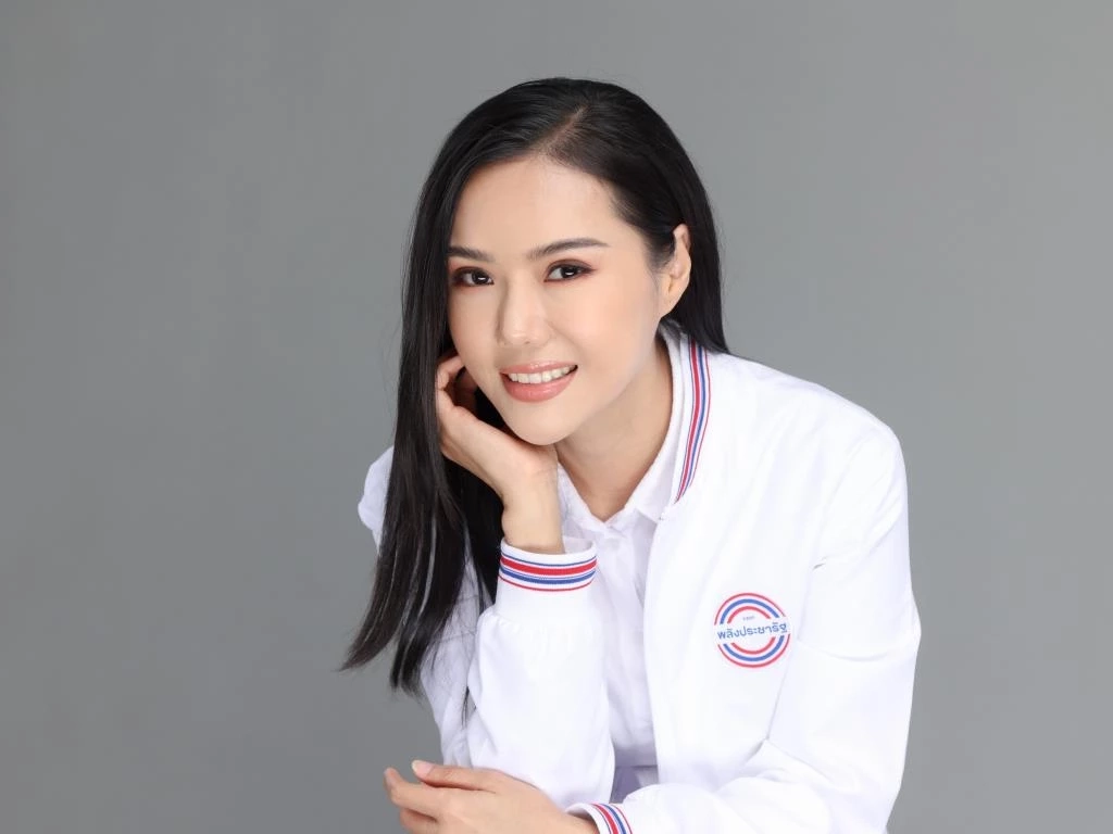 เปิดประวัติ "ดร.ผึ้ง" รองโฆษกรัฐบาลป้ายแดง!