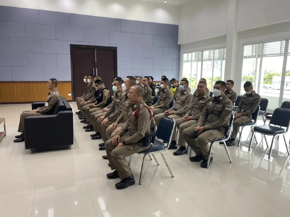 สน.ปทุมวัน มอบโล่เกียรติคุณ ตร.ระงับเหตุกราดยิงในห้างดัง