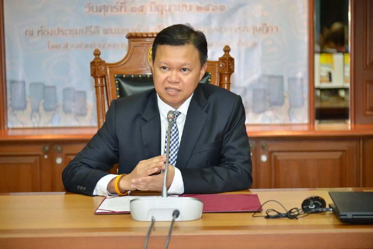 นพดล เภรีฤกษ์ โฆษกสำนักงานคณะกรรมการกฤษฎีกา