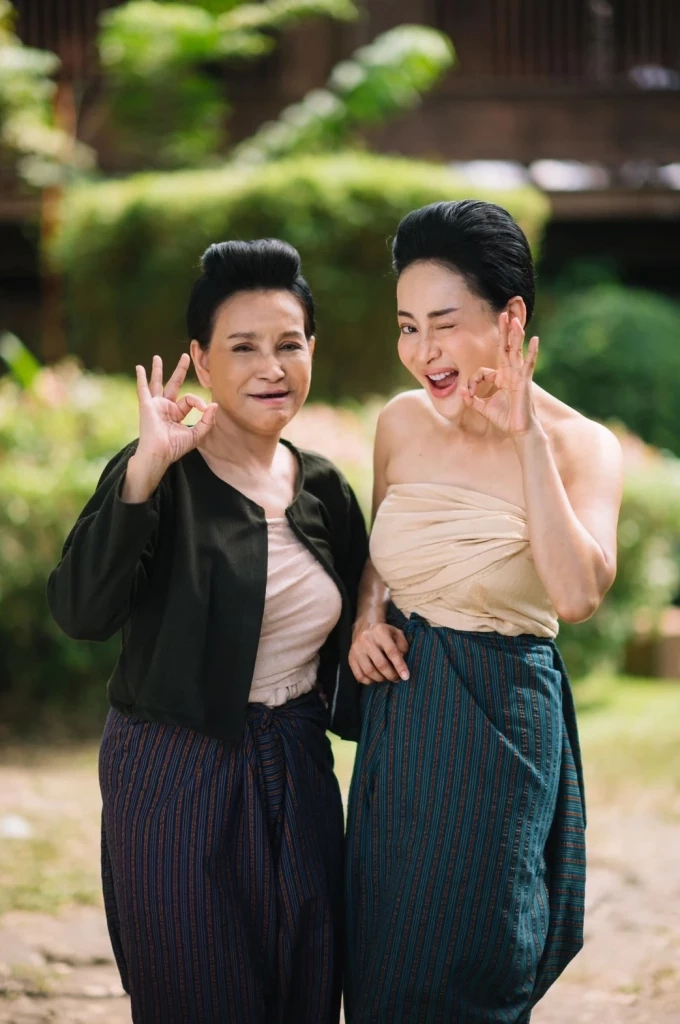 เกาะจอรอชม โป๊ป -เบลล่า สวมบทบาทแฝดสุดท้าทายในละคร "พรหมลิขิต"