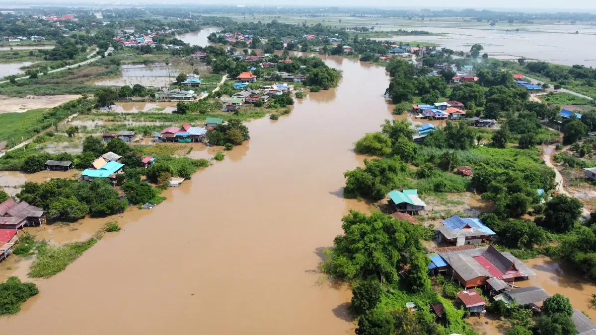 เขื่อนเจ้าพระยา โหมระบายน้ำ ท่วมวัด-โรงเรียน-บ้านเรือน 9 อำเภอ