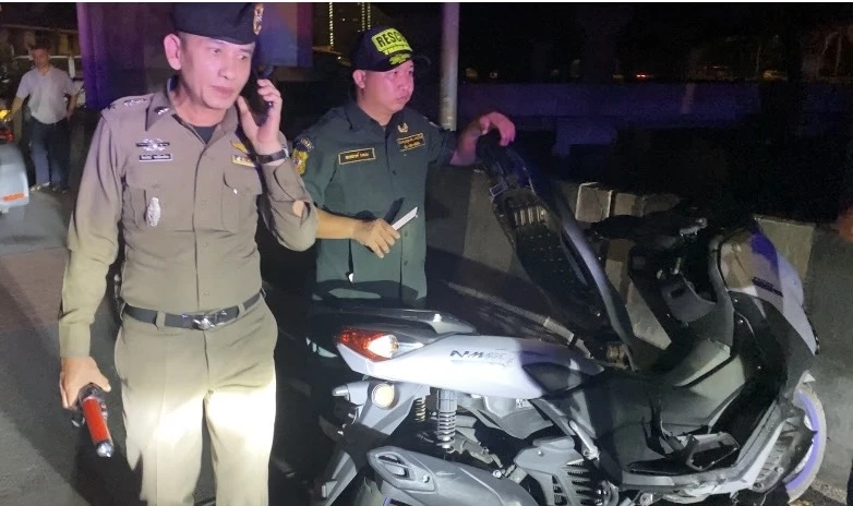 สลด รองผกก.ขี่จยย.พุ่งชนแบริเออร์ ร่างกระเด็นจมน้ำดับ