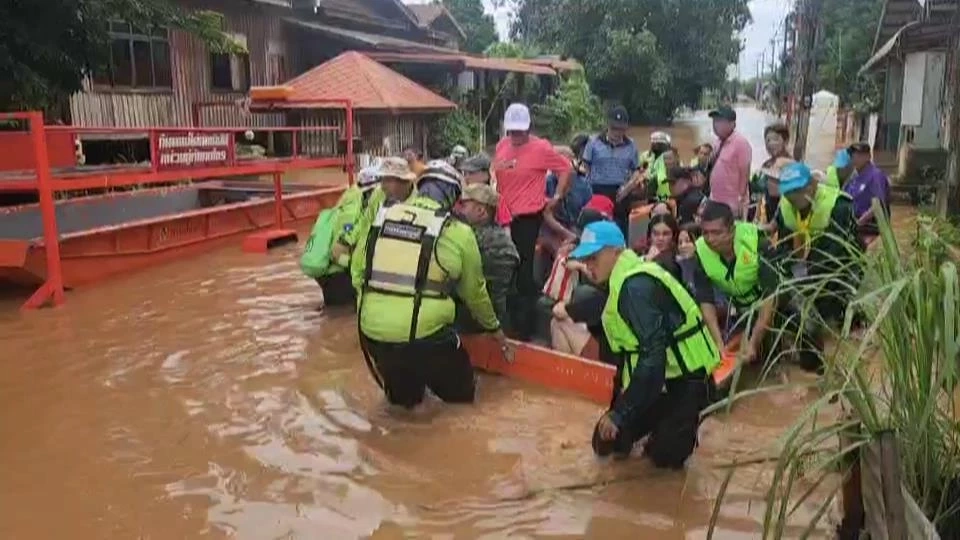 เพชรบูรณ์อ่วม! ฝนถล่ม น้ำป่าสักทะลักท่วม 2 อำเภอ