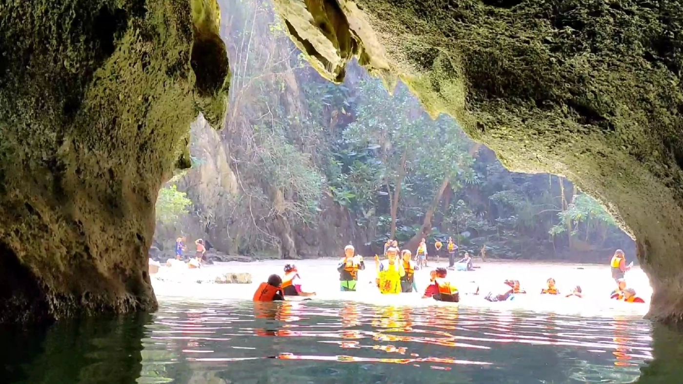 เที่ยวเชิงอนุรักษ์ "พายเรือคายัค" ชมป่าโกงกาง คิกออฟรับไฮซีซั่นตรัง