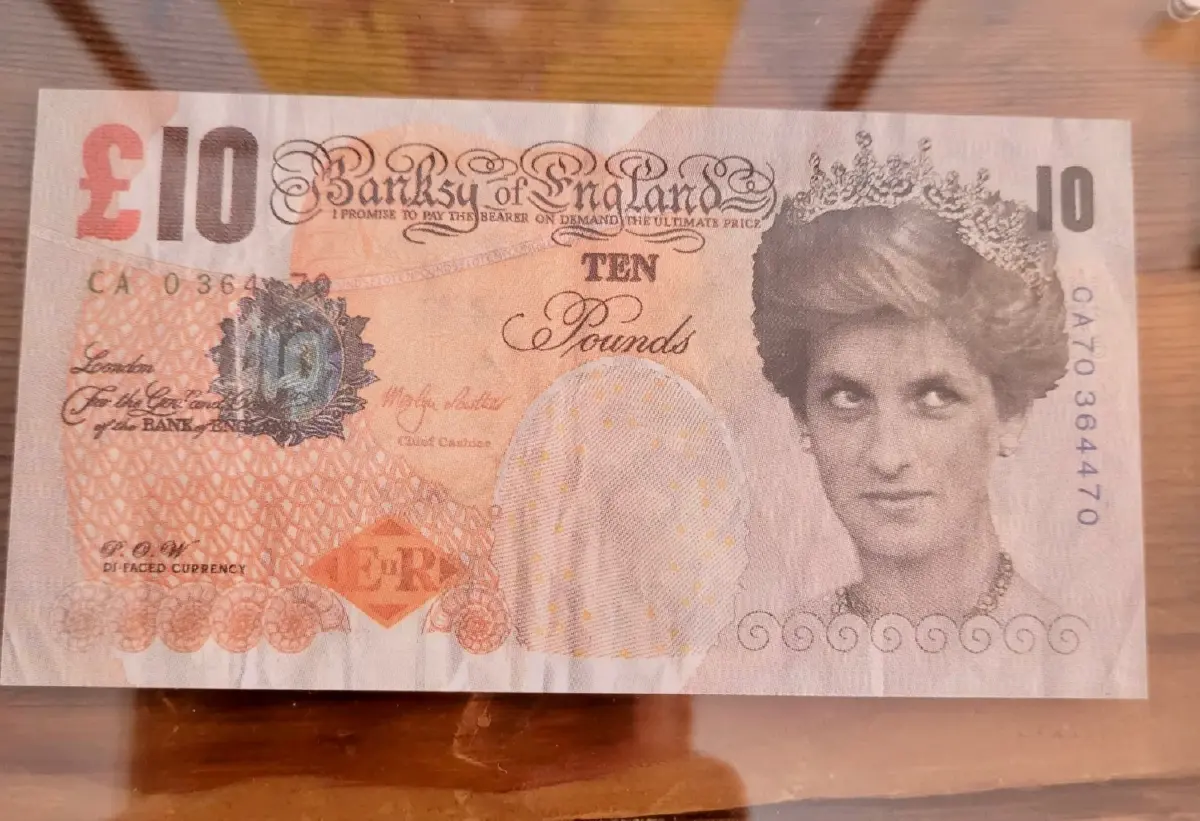 หรือว่า Banksy กราฟิตี้ดังจะเปิดหน้าแล้ว?