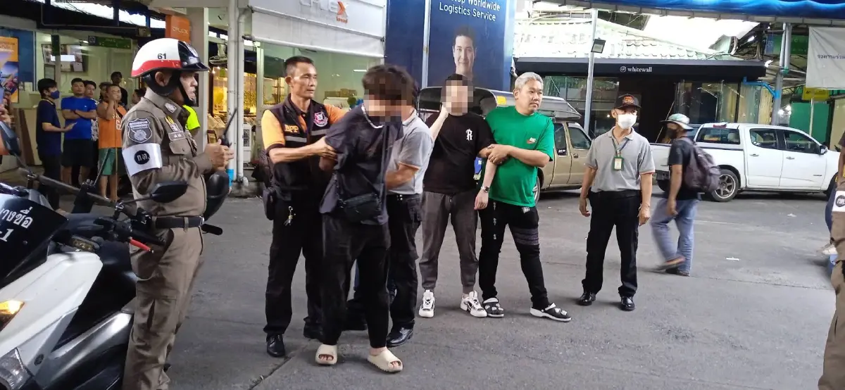 ตร.บางซื่อ จับกุม 2 หนุ่มแดนมังกร ซุกเฮโรอีนส่ง ตปท. ค้นห้องเจอไอซ์อีก 4 กก.