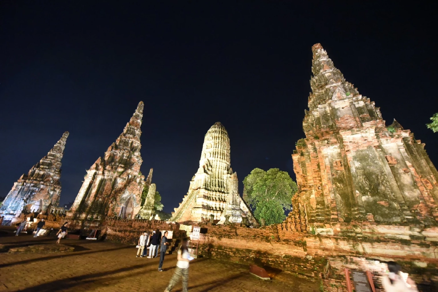 กรมศิลปากรจัด 'ราตรีนี้...ที่วัดไชยฯ' ชวนแต่งชุดไทย ชมแสงไฟยามค่ำ