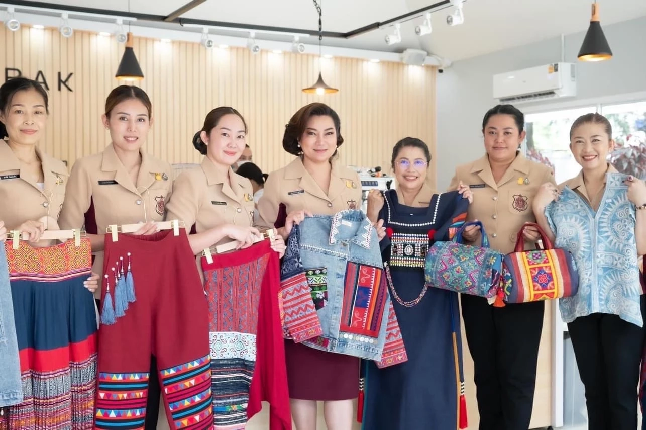 "คุณกุ๊กไก่" ประเดิมภารกิจ "นายก ส.แม่บ้านตำรวจ" เยี่ยมปันรักษ์ เจียงฮาย