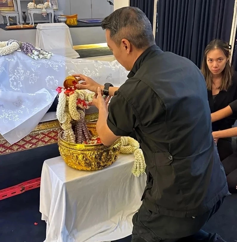 ส่องโพสต์ ผู้กำกับอ๋อ สุดอาลัยคุณพ่อแอฟทักษอร พร้อมส่งกำลังใจให้ทุกวัน