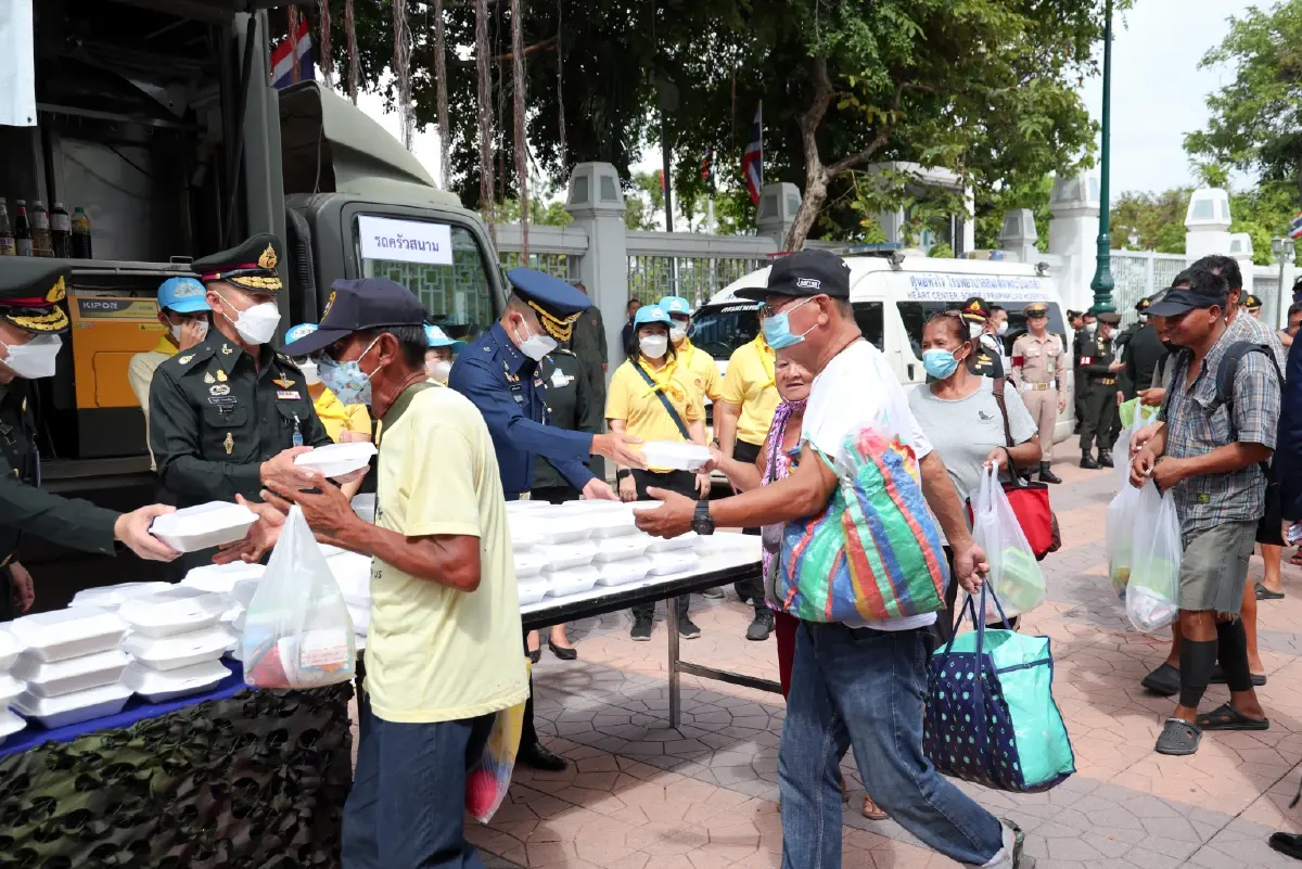 "กลาโหม-เหล่าทัพ" จัดกิจกรรม "วันนวมินทรมหาราช" ร่วมน้อมรำลึกในหลวง ร.9