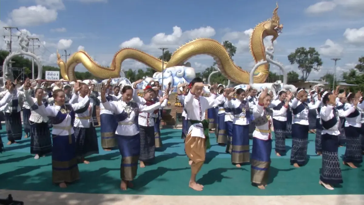 อลังการ! ชาวบ้านรำบวงสรวงพญานาค อวยพร "ลุงพล-ป้าแต๋น" ชนะคดีน้องชมพู่