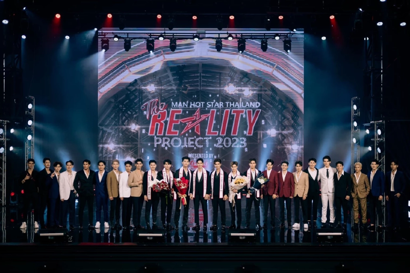 พลิกโผ "โอ๊ต  ณัรณวัชร์" ม้ามืดคว้าตำแหน่ง Man Hot Star Thailand 2023