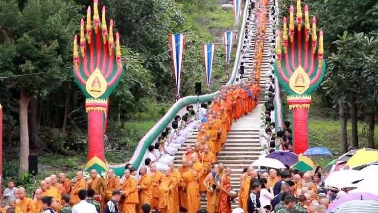 วันออกพรรษา 2566 ชวนรู้จักประวัติ พร้อมพิกัดงานบุญ เสริมสิริมงคลให้กับชีวิต