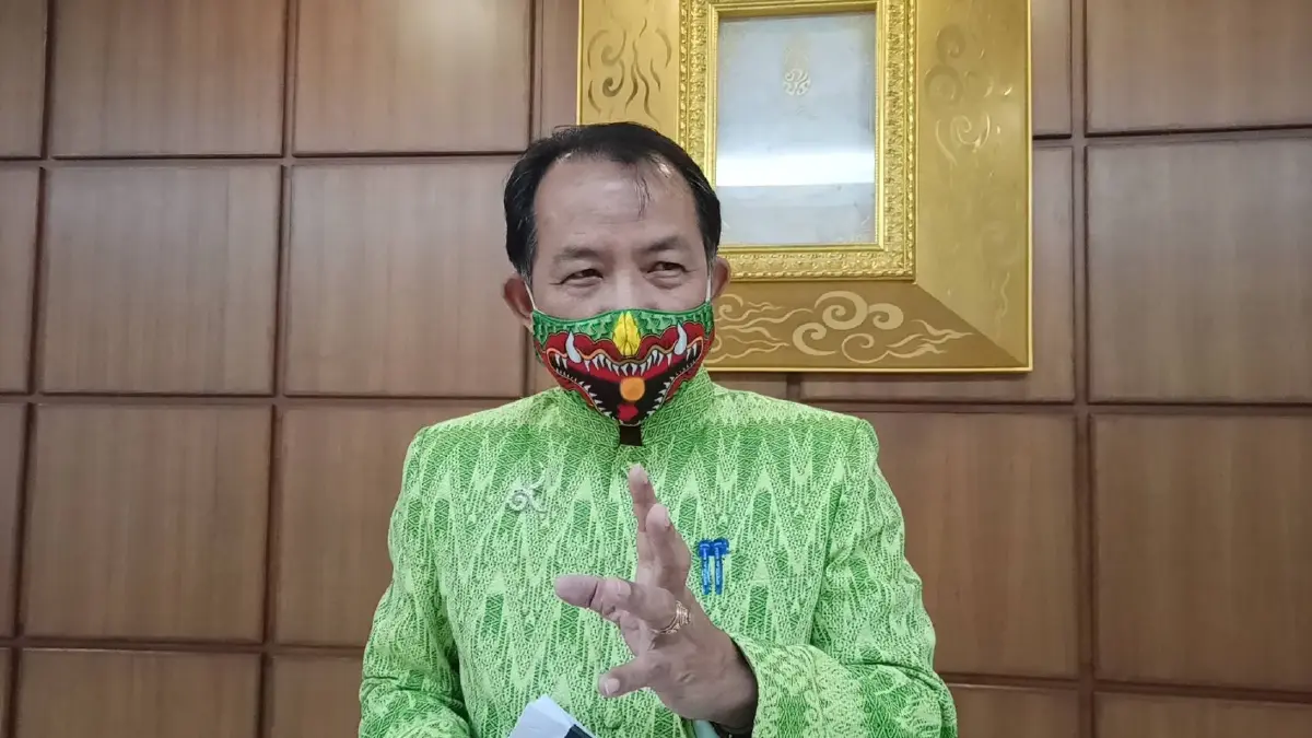 "ศรีสุวรรณ" ยื่นเรื่อง กกต.สอบยุบ "ก้าวไกล" หลังขับ "หมออ๋อง" พ้นพรรค