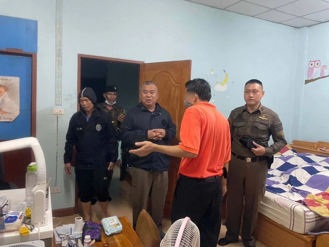 ผู้ปกครองผู้ก่อเหตุ เผย ไม่ทราบว่าของกลางทั้งหมด บุตรชายนำมาจากที่ใด