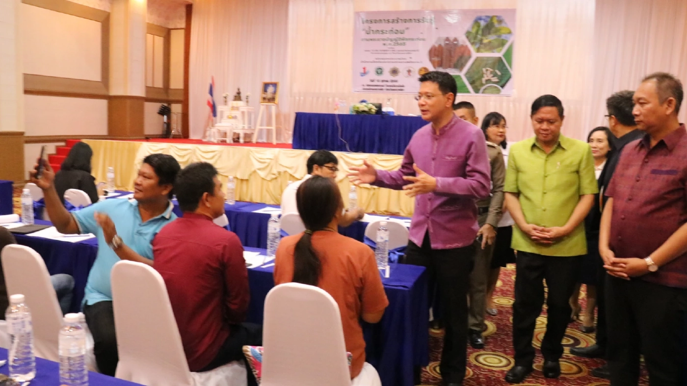 ผงะ วัยรุ่นโคราช 12-17 ปี ป่วยแอดมิทจากดื่มน้ำท่อม 49 ราย