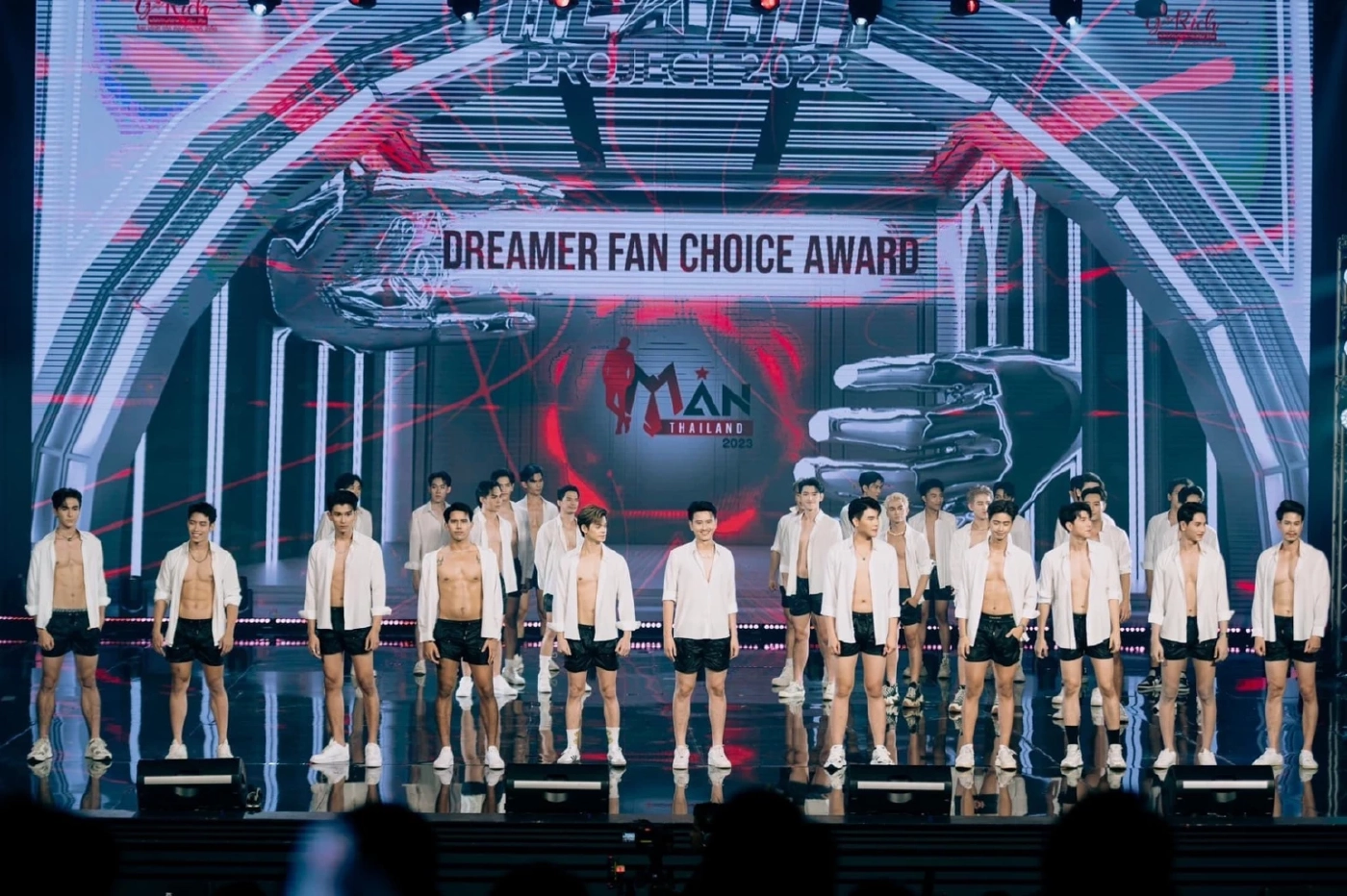 พลิกโผ "โอ๊ต  ณัรณวัชร์" ม้ามืดคว้าตำแหน่ง Man Hot Star Thailand 2023