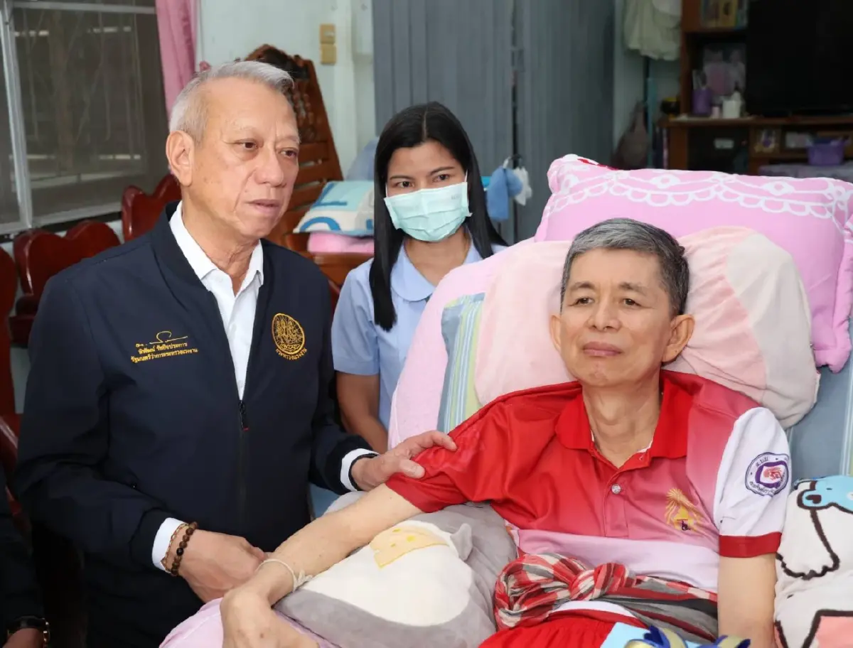 ผู้ประกันตนปลื้ม รมว. พิพัฒน์ ลงพื้นที่เยี่ยมผู้ทุพพลภาพ จ.นครศรีธรรมราช