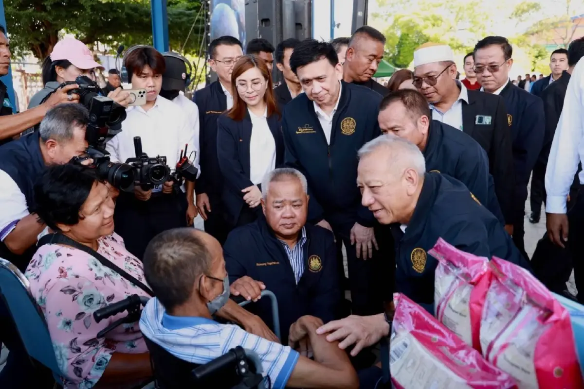 "พิพัฒน์" รมว.แรงงาน  ลงพื้นที่ดัน ม.40 ชดเชยรายได้เมื่อหยุดงาน จ.นราธิวาส