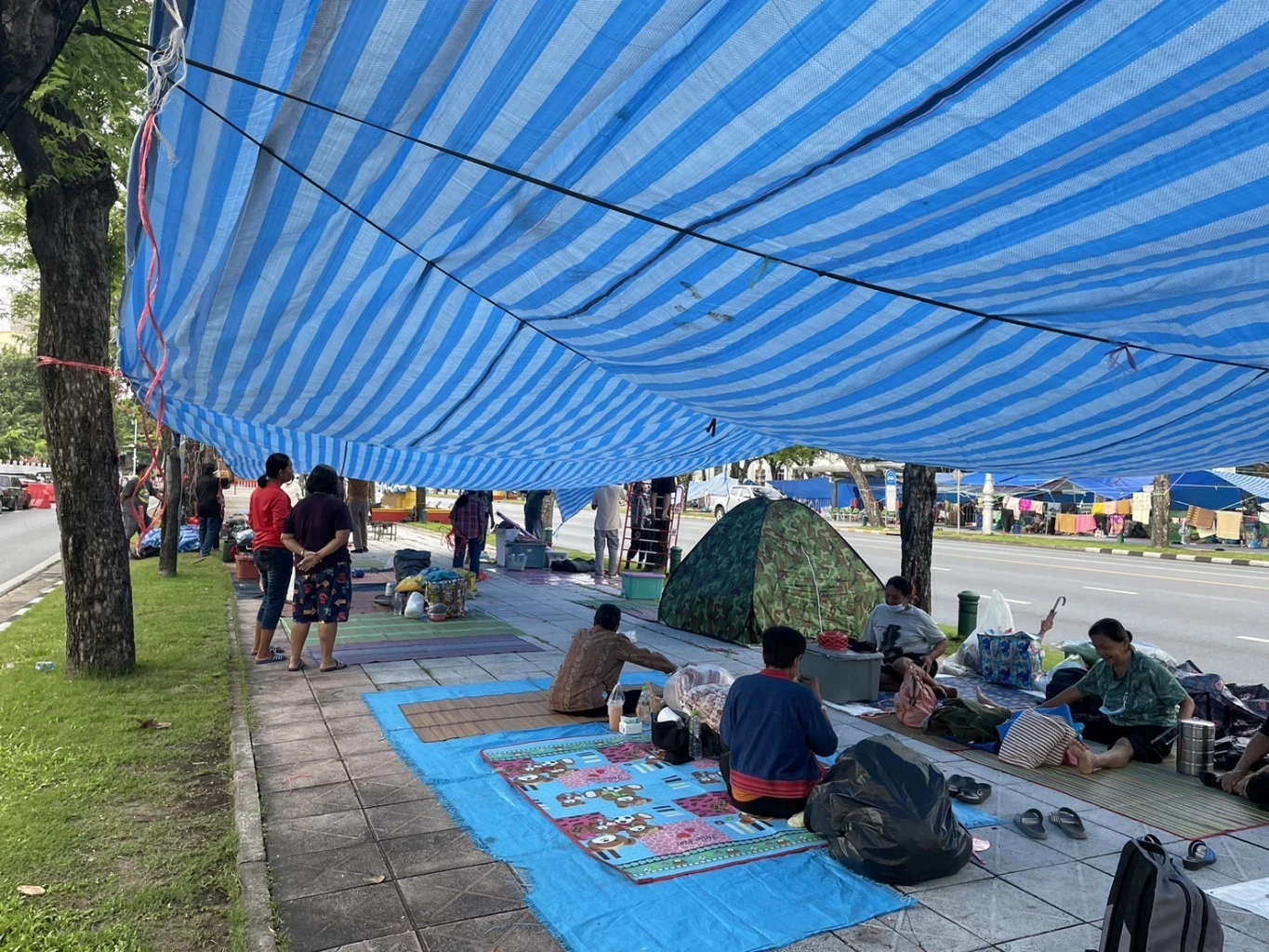 ม็อบหนี้สินเกษตรกร ปักหลักชุมนุมเรียกร้อง ธนาคารของรัฐ ทำตามมติครม.