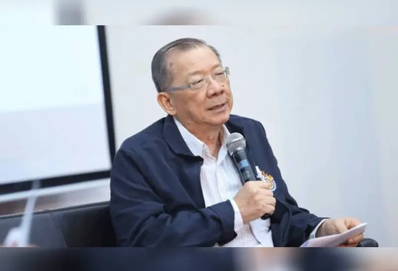 ศ.ดร.พรายพล คุ้มทรัพย์ อดีตรองอธิการบดี และอดีตคณบดีคณะเศรษฐศาสตร์ ม.ธรรมศาสตร์ 