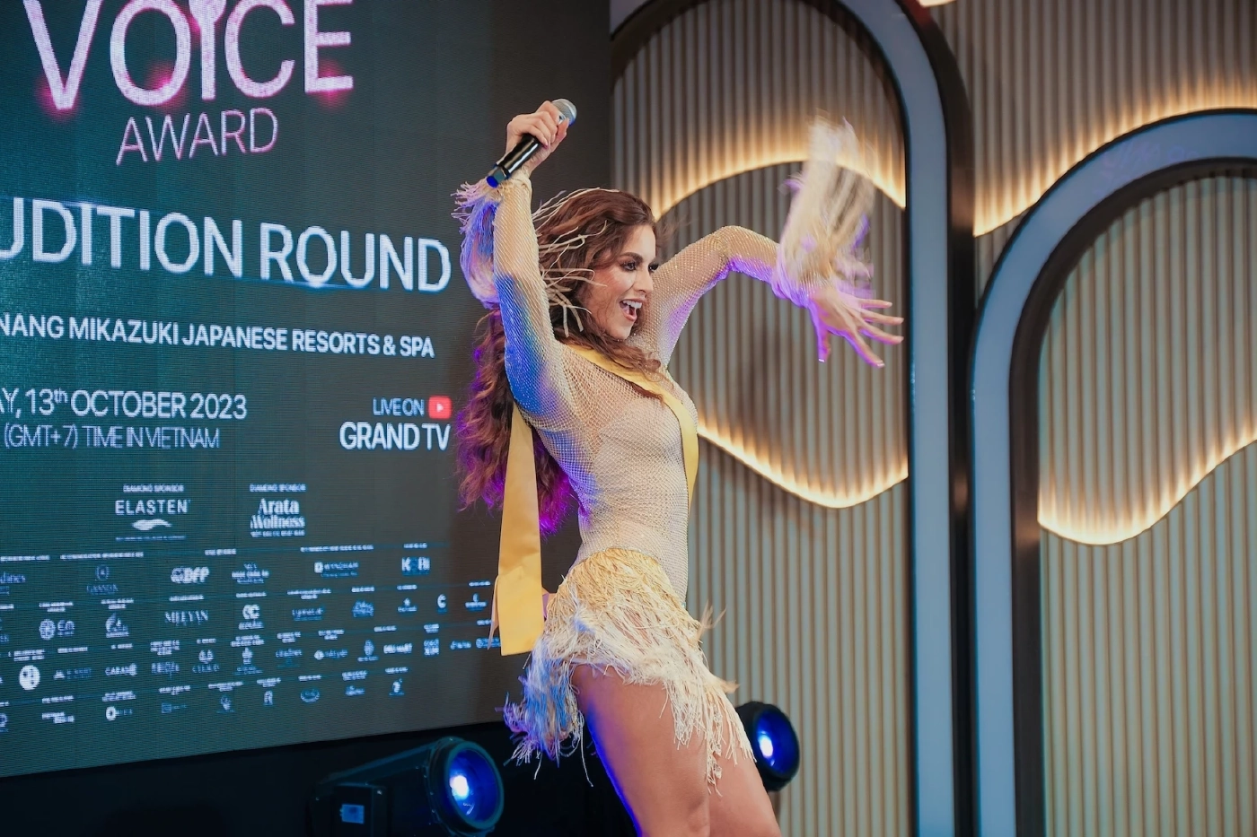 Miss Grand International 2023 สวยฉ่ำรันเวย์ในชุดอ่าวหญ่าย