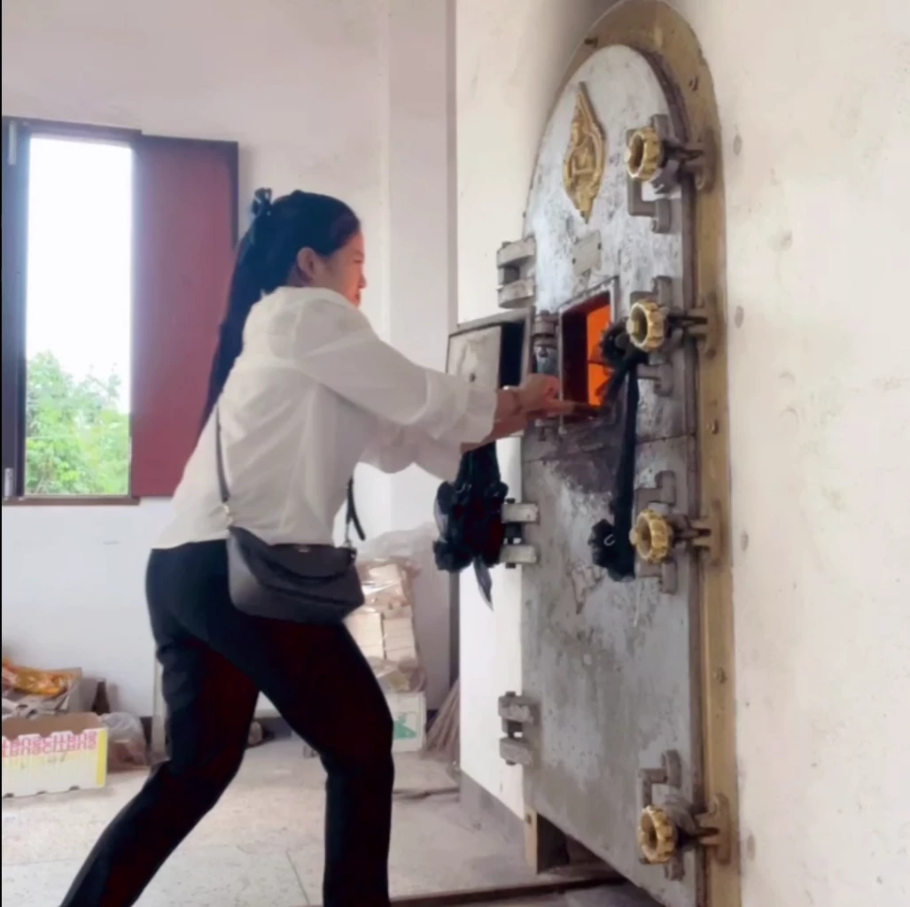 เปิดใจ‘สัปเหร่อ’สาวสวย อดีตพนักงานบัญชี ลาออกจากงาน ตามรอยพ่อ (มีคลิป)