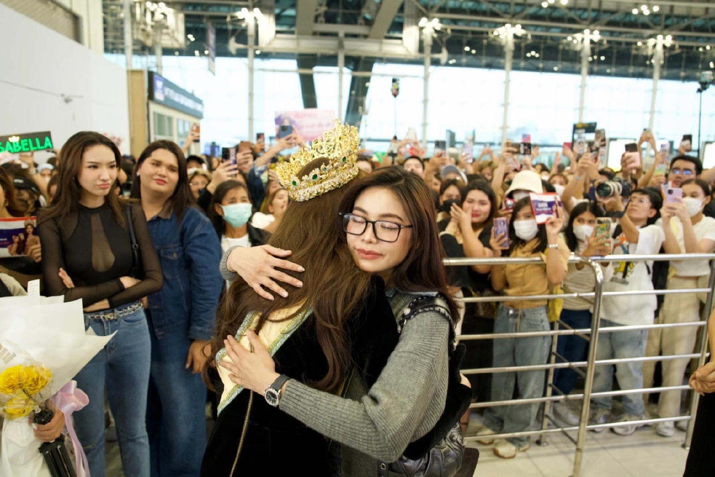 อิงฟ้า-ชาล็อต ร่วมส่ง อุ้ม ทวีพร ชิงมงที่ประเทศเวียดนาม