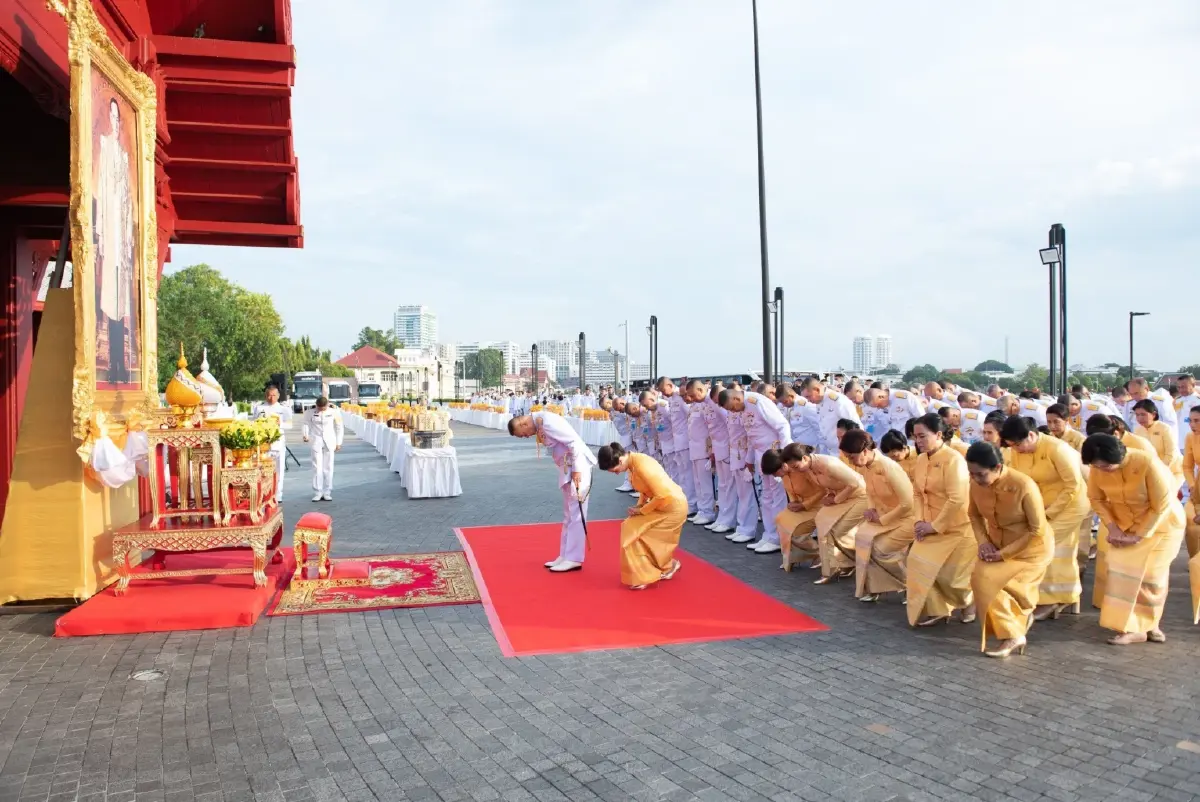 "กลาโหม-เหล่าทัพ" จัดกิจกรรม "วันนวมินทรมหาราช" ร่วมน้อมรำลึกในหลวง ร.9