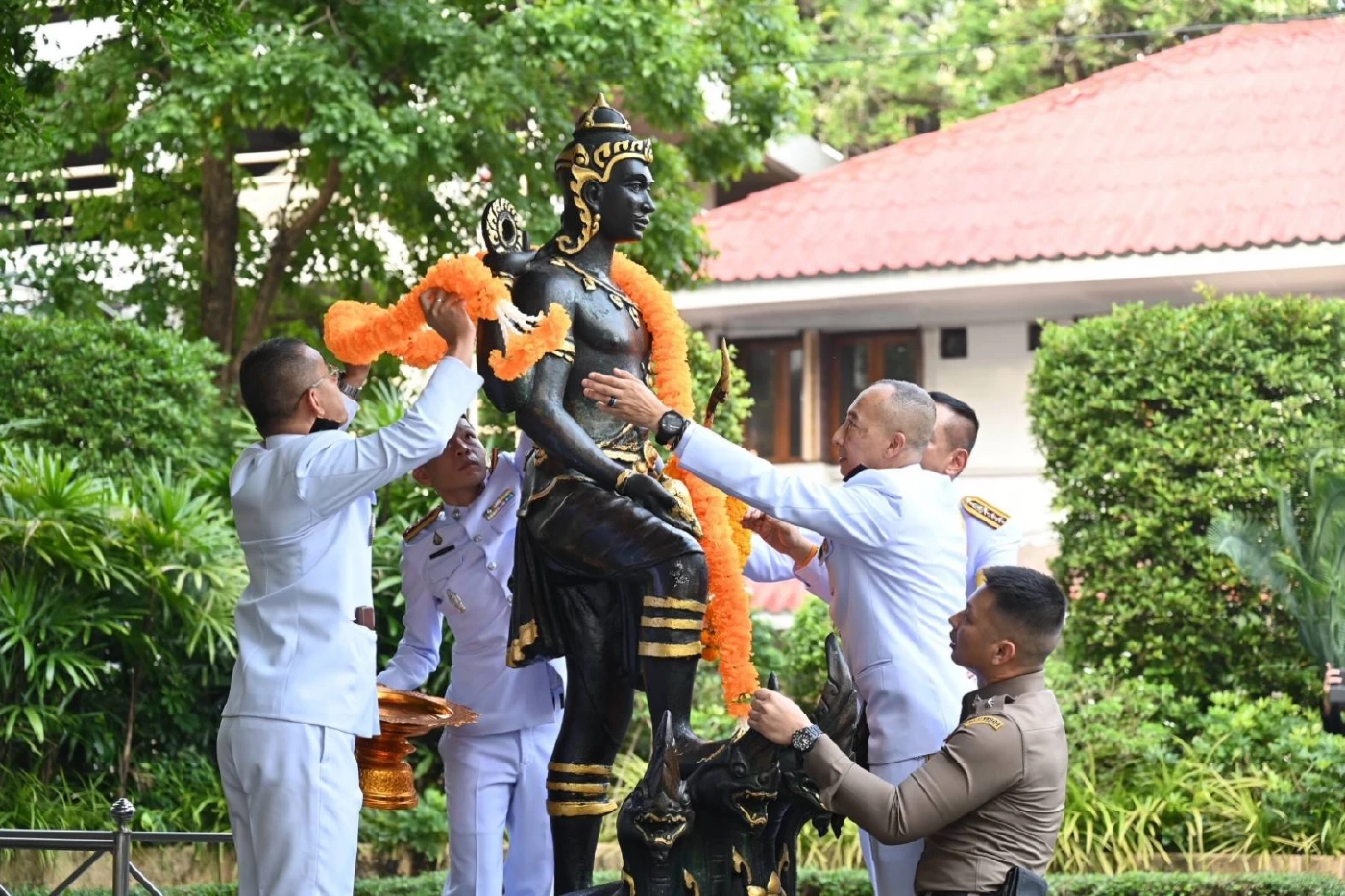 ผบ.ตร. จัดพิธีสักการะ เนื่องใน "วันตำรวจ" ประจำปี 2566