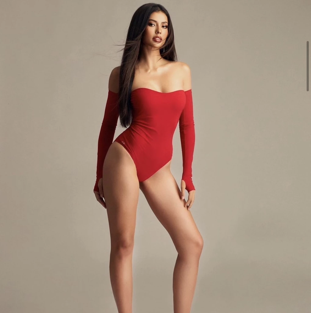 ส่องพอร์ตเทรต "แอนโทเนีย" กับลุคชุดว่ายน้ำสุดแซ่บตาแตกทั้งจักรวาล