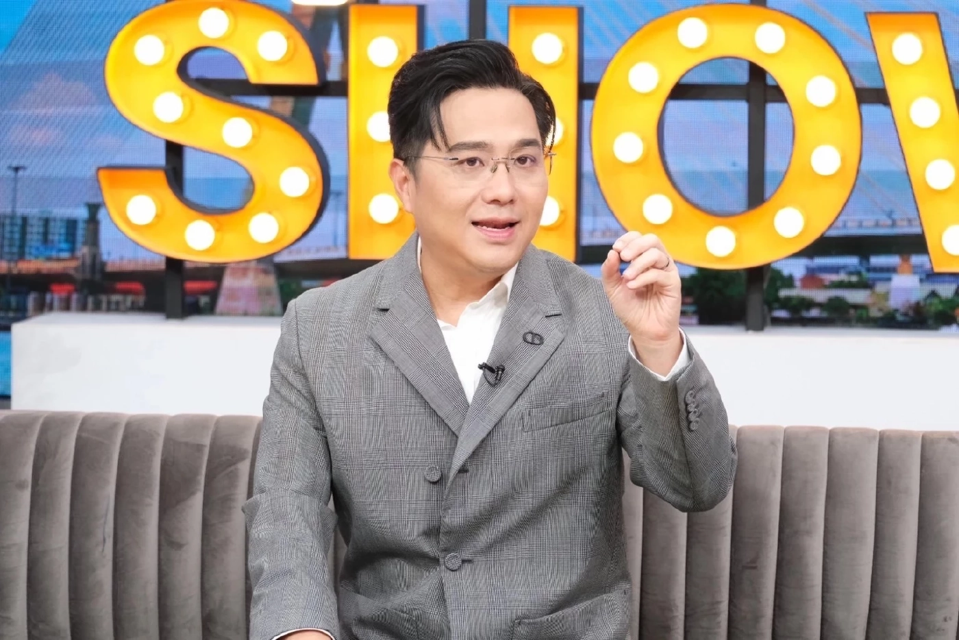 'หมอช้าง' เปิดดวงเมือง หลังเหตุกราดยิงพารากอน พร้อมเช็ก 5 อันดับราศีคนดวงดี