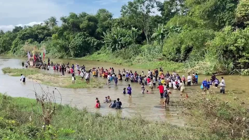หนึ่งเดียวในโลก "ชักพระทางน้ำ" สืบสานประเพณีโบราณ ที่ จ.นครศรีธรรมราช