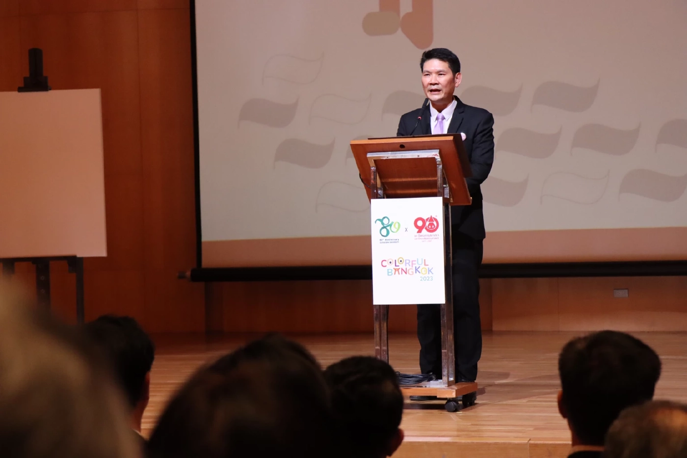 ศ.ดร.ธนะเศรษฐ์ ง้าวหิรัญพัฒน์ อธิการบดีมหาวิทยาลัยศิลปากร 