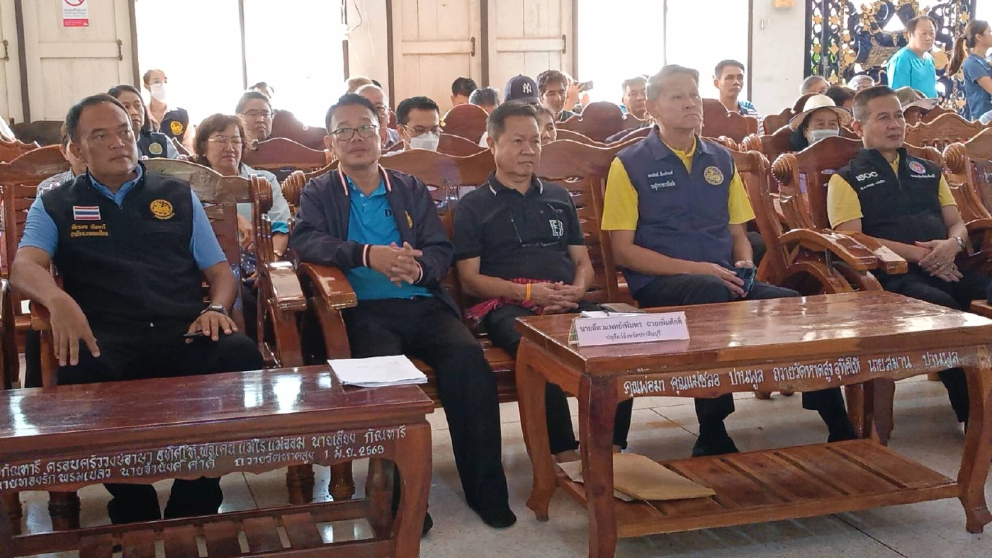 ชาวบ้าน 2 ตำบล ปราจีนฯ ค้าน DSI ฝังกลบซากหมูเถื่อน